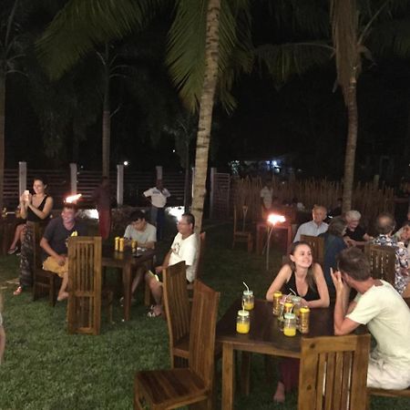 Bay Hiriketiya Hotel Dikwella Bagian luar foto