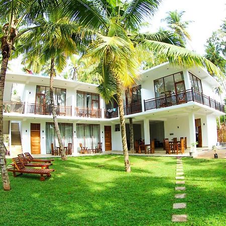 Bay Hiriketiya Hotel Dikwella Bagian luar foto