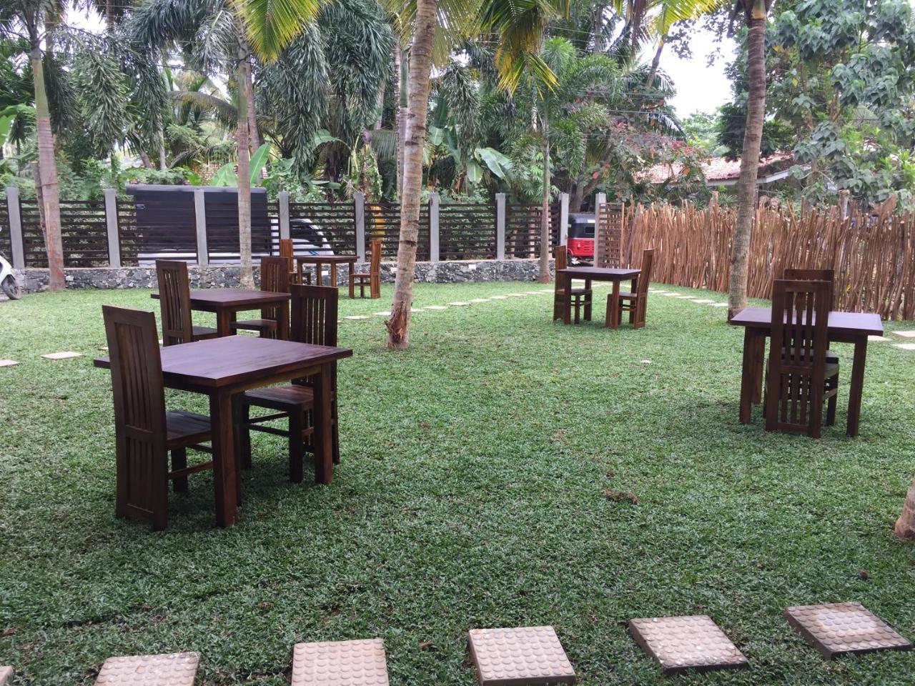 Bay Hiriketiya Hotel Dikwella Bagian luar foto
