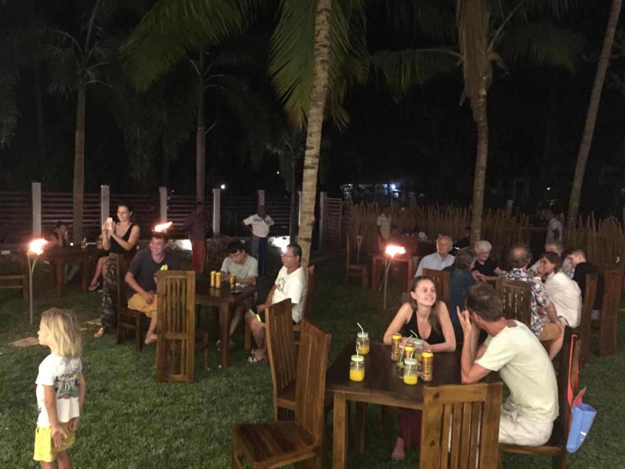 Bay Hiriketiya Hotel Dikwella Bagian luar foto