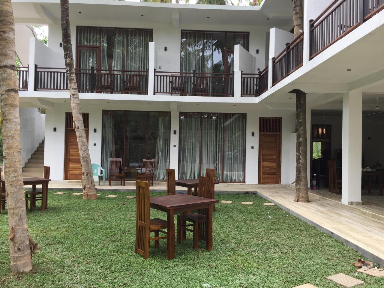 Bay Hiriketiya Hotel Dikwella Bagian luar foto
