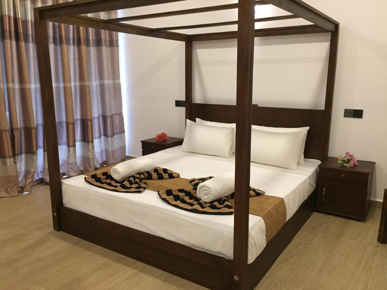 Bay Hiriketiya Hotel Dikwella Bagian luar foto