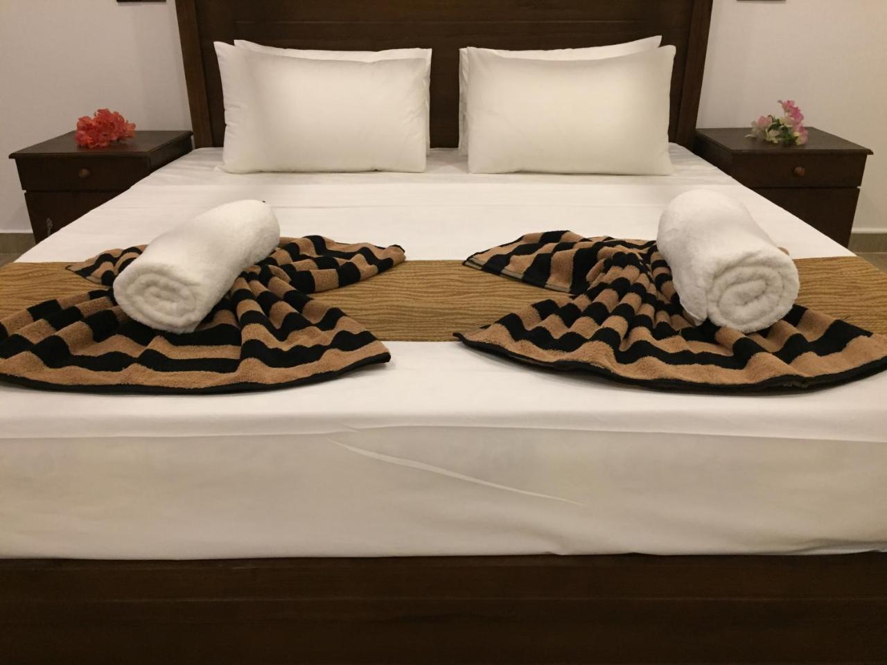 Bay Hiriketiya Hotel Dikwella Bagian luar foto