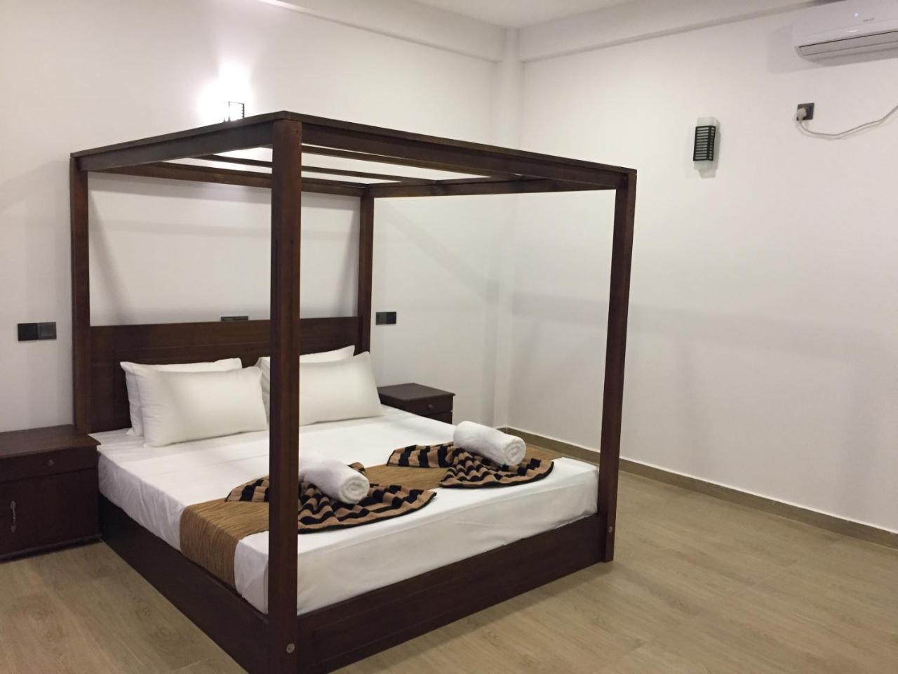 Bay Hiriketiya Hotel Dikwella Bagian luar foto