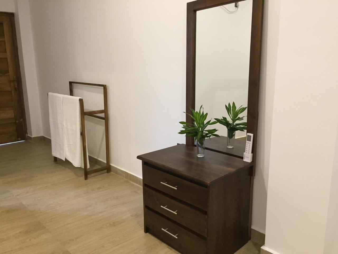Bay Hiriketiya Hotel Dikwella Bagian luar foto