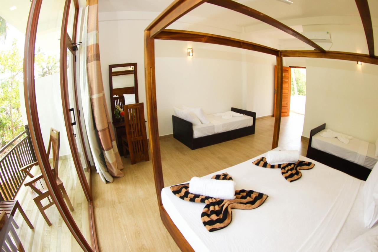 Bay Hiriketiya Hotel Dikwella Bagian luar foto