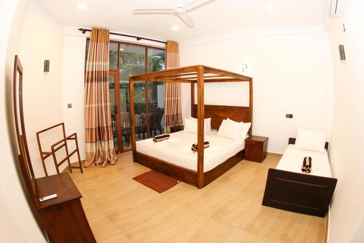 Bay Hiriketiya Hotel Dikwella Bagian luar foto