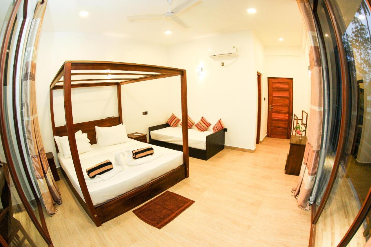 Bay Hiriketiya Hotel Dikwella Bagian luar foto