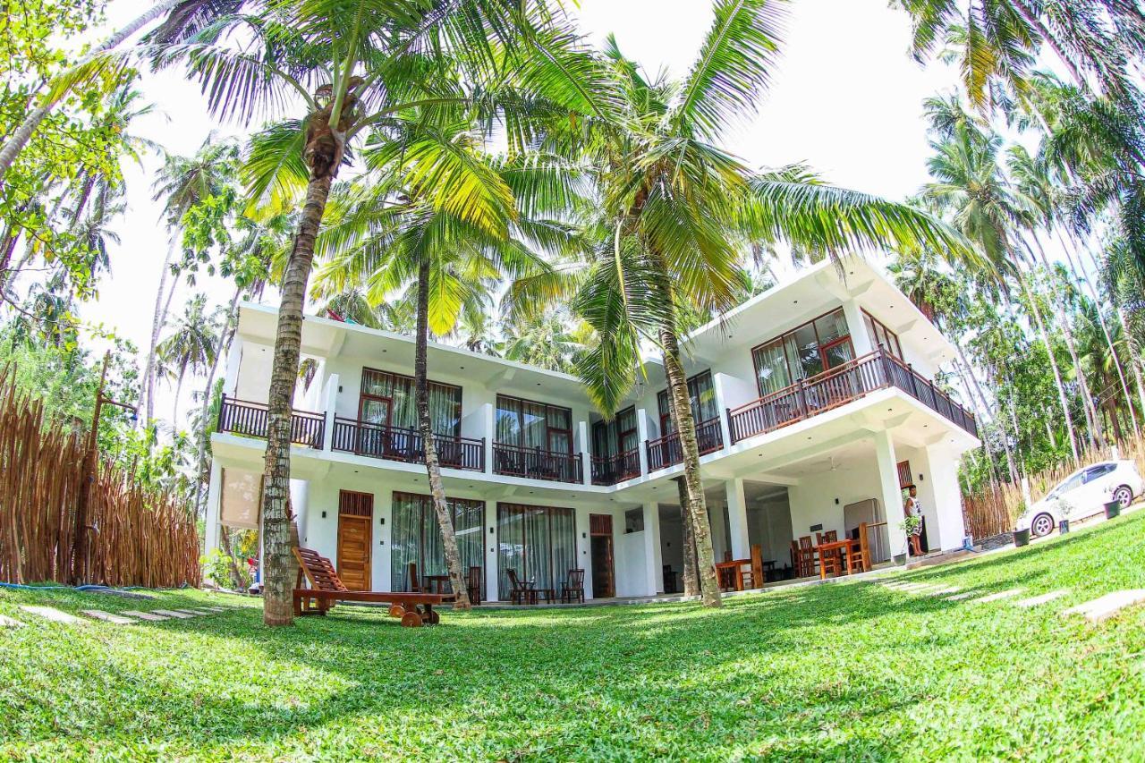 Bay Hiriketiya Hotel Dikwella Bagian luar foto