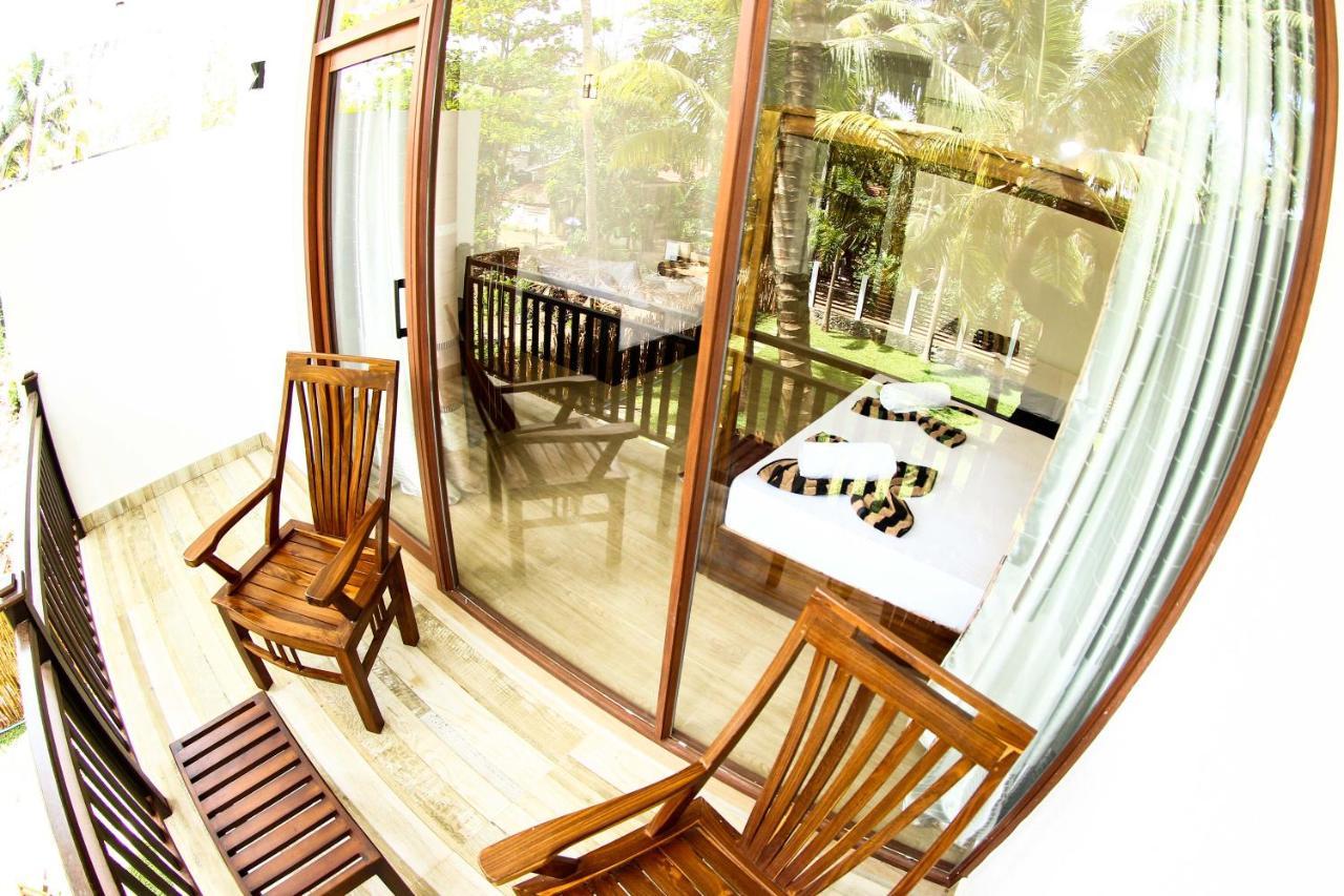 Bay Hiriketiya Hotel Dikwella Bagian luar foto