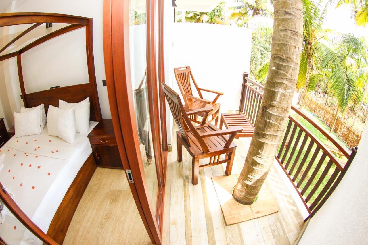 Bay Hiriketiya Hotel Dikwella Bagian luar foto