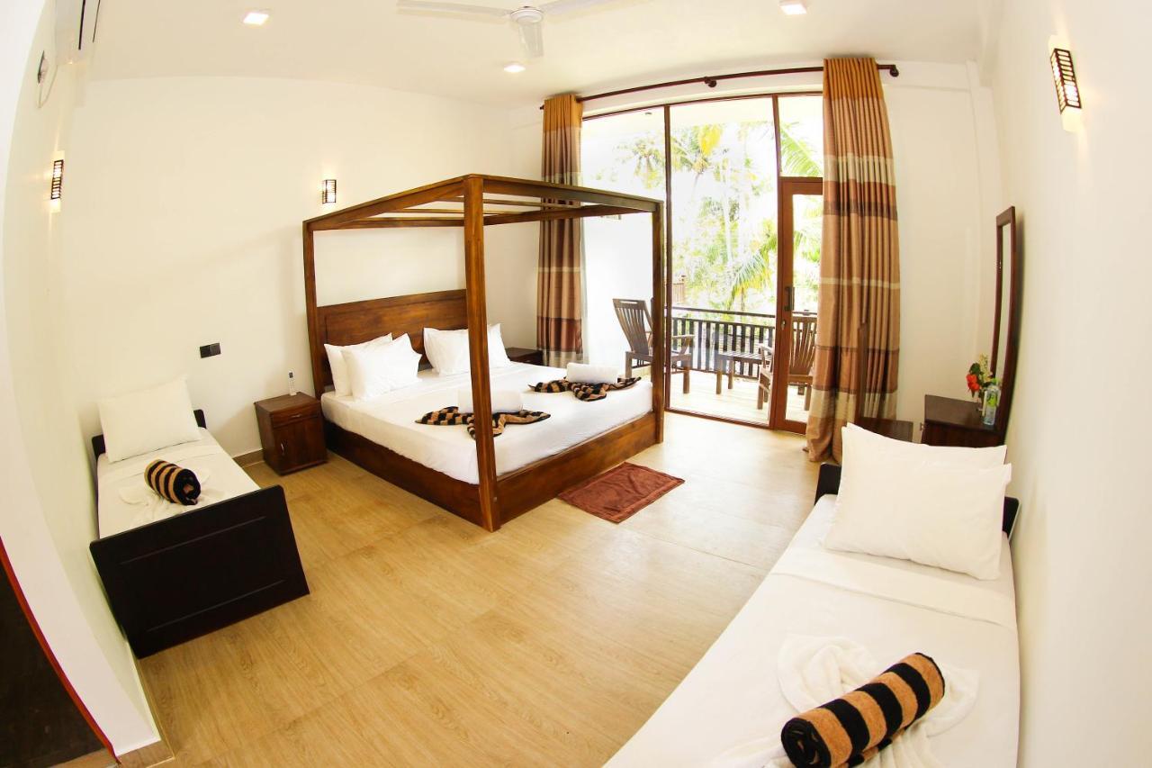 Bay Hiriketiya Hotel Dikwella Bagian luar foto