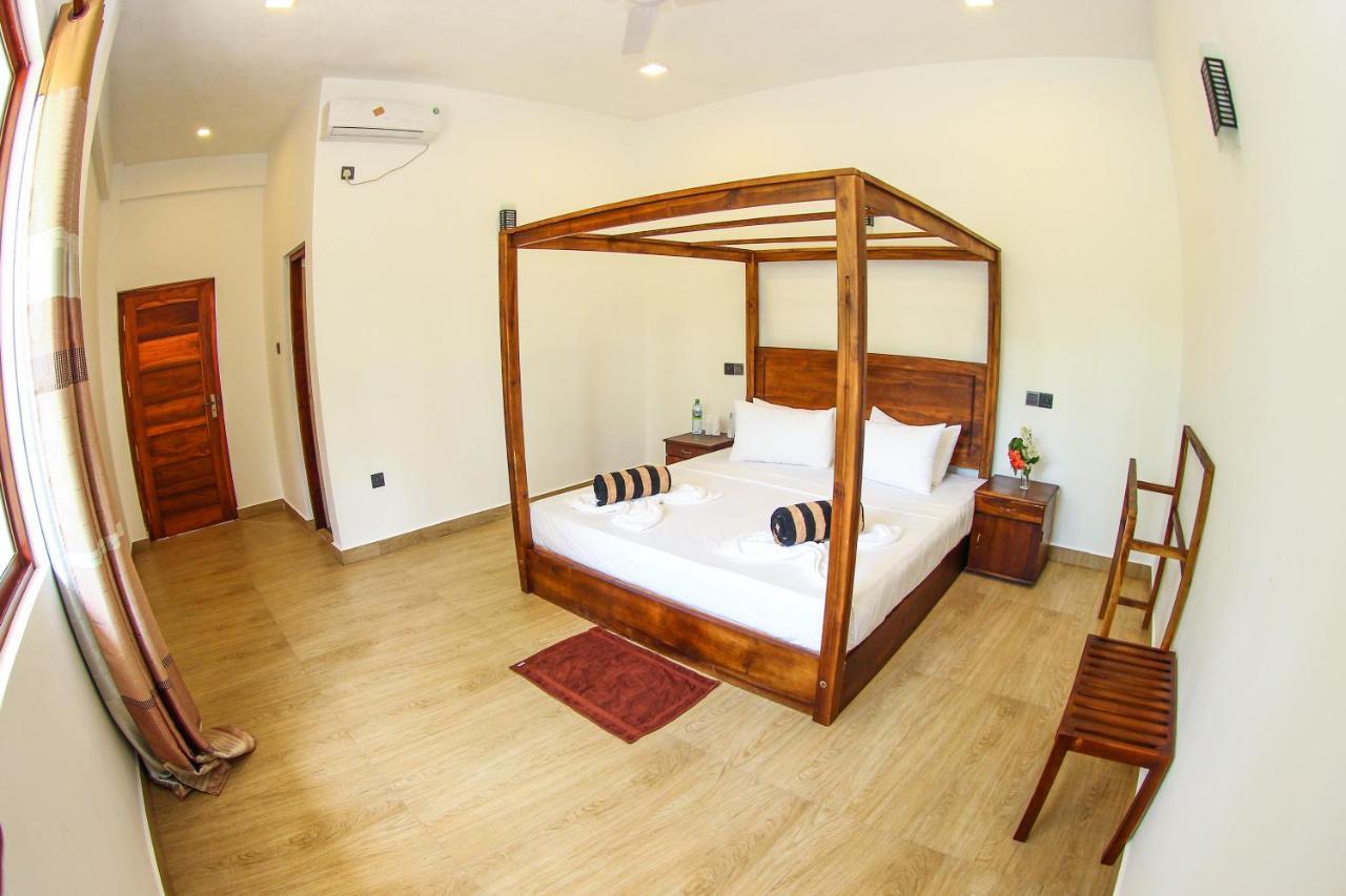 Bay Hiriketiya Hotel Dikwella Bagian luar foto