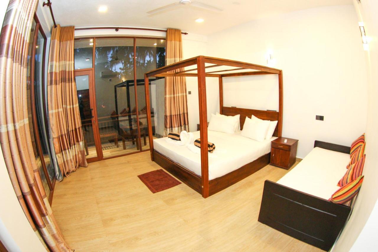 Bay Hiriketiya Hotel Dikwella Bagian luar foto