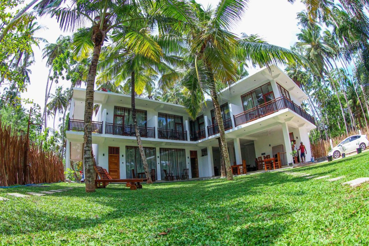 Bay Hiriketiya Hotel Dikwella Bagian luar foto