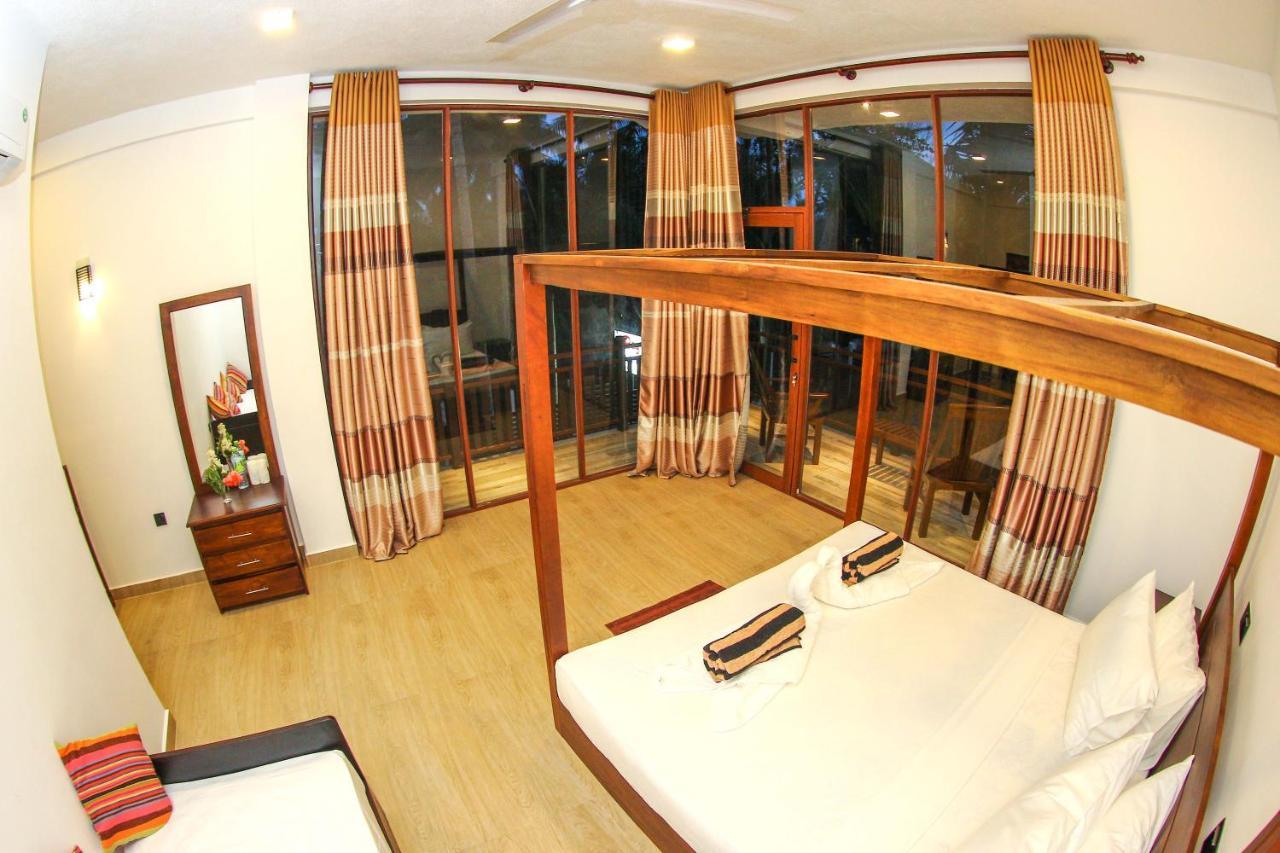 Bay Hiriketiya Hotel Dikwella Bagian luar foto