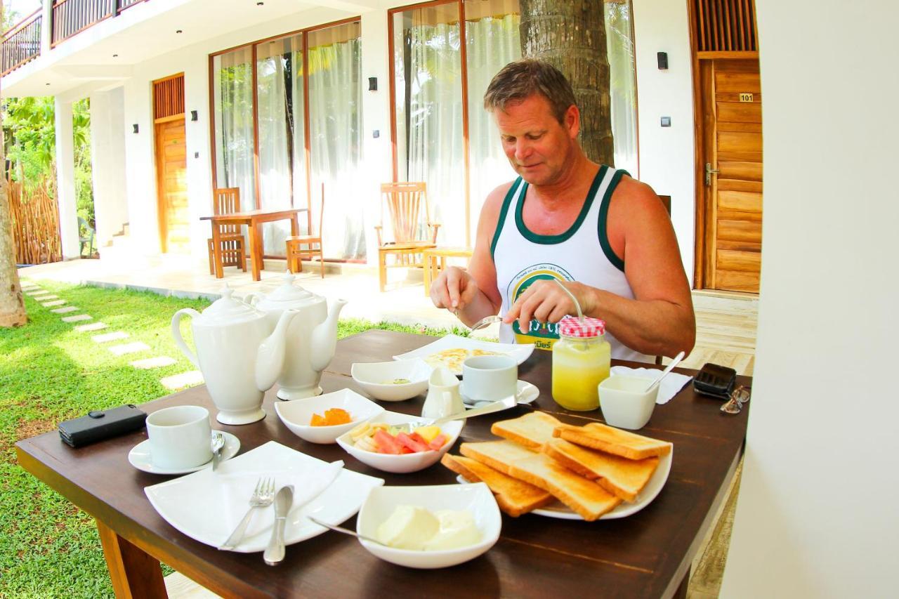 Bay Hiriketiya Hotel Dikwella Bagian luar foto